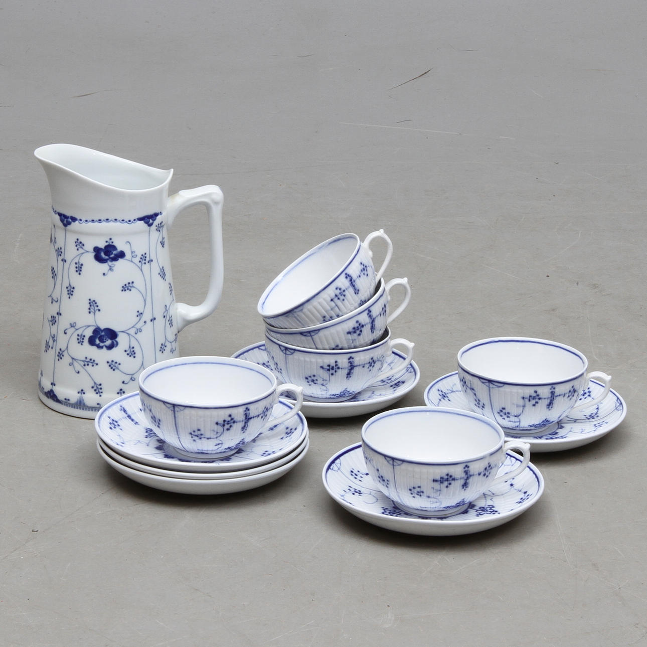 TEKOPPAR MED FAT 6 set samt KANNA, porslin, Villeroy & Boch samt Schumann Arzberg.