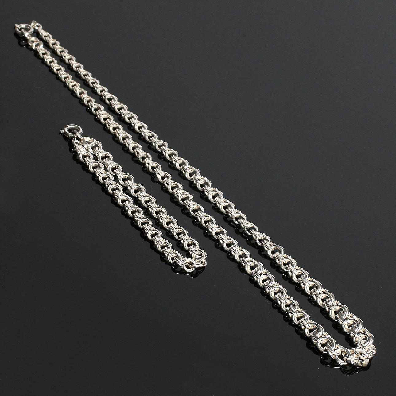 COLLIER och ARMBAND, bismarcklänk, 925 sterling silver. Vikt 34 gram.