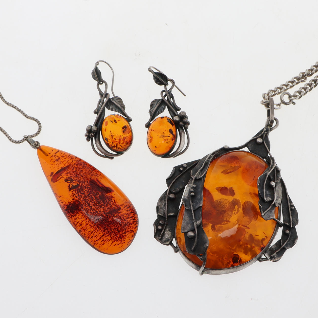 SMYCKEN, silver & bärnsten.