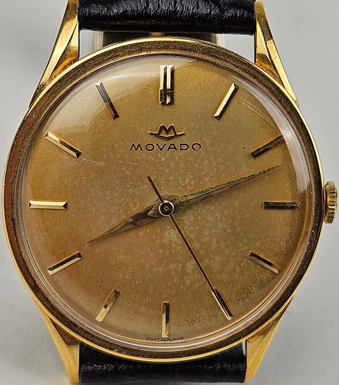 MOVADO. Wristwatch, gold, 18K.