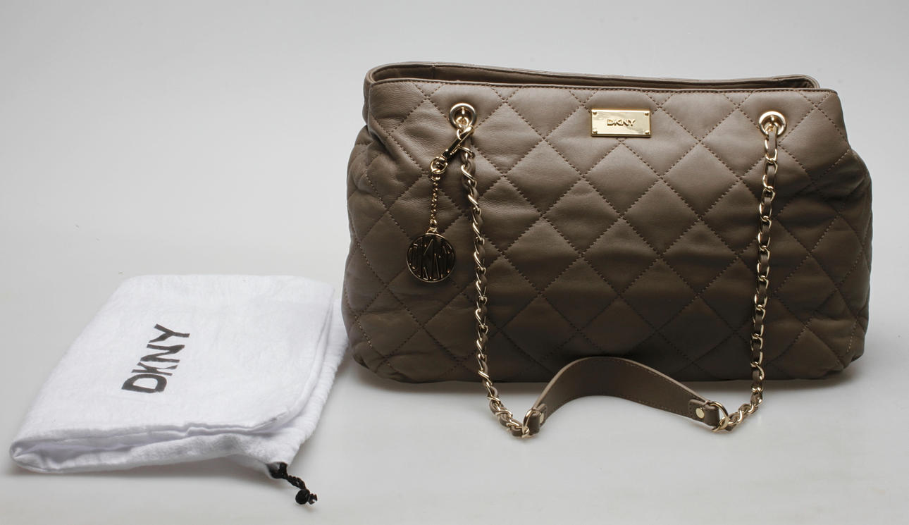 VÄSKA, skinn. DKNY, Donna Karen New York. Oanvänd med tag.