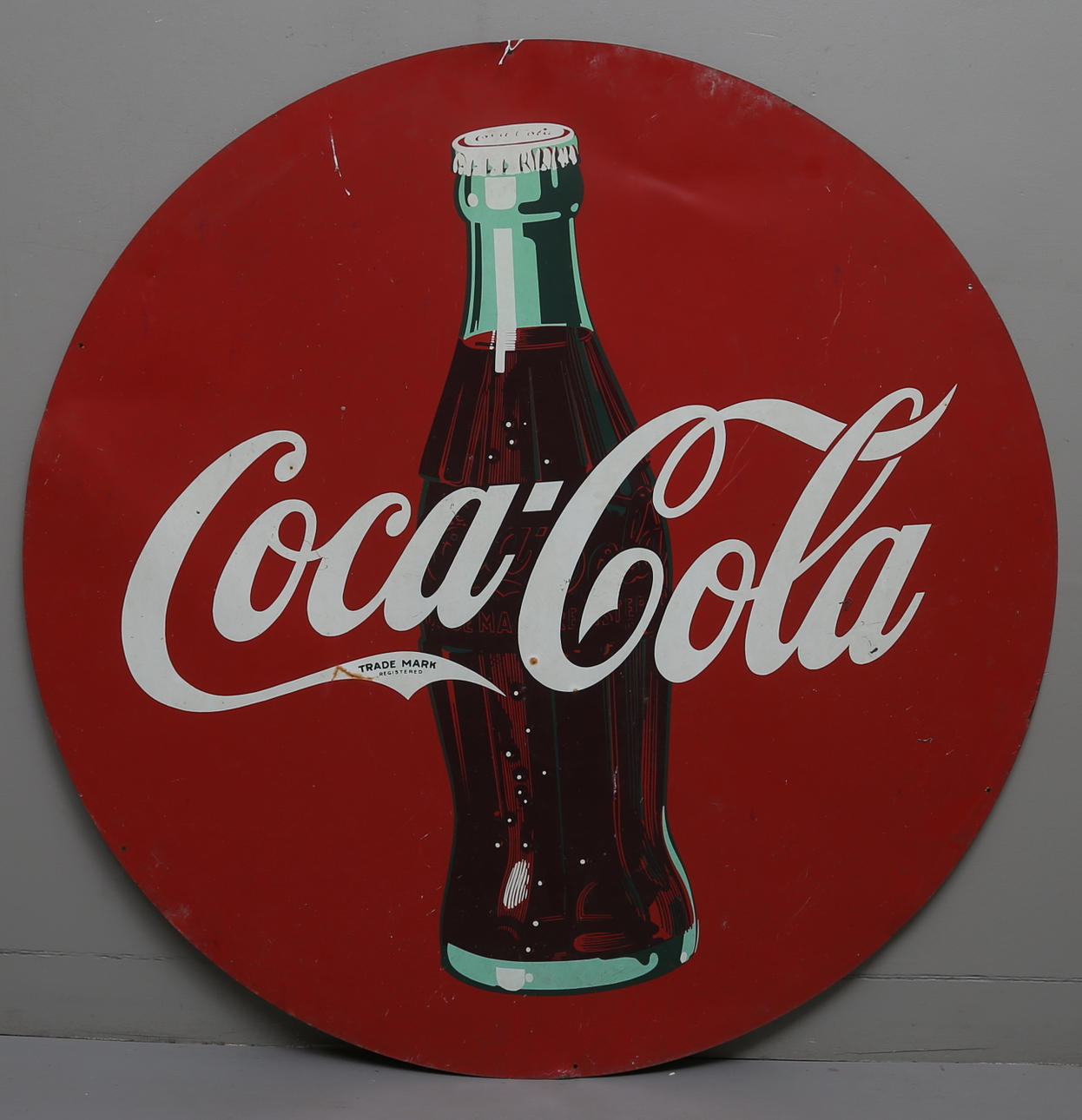 REKLAMSKYLT, metall, Coca Cola. Omkring 1900-talets mitt.