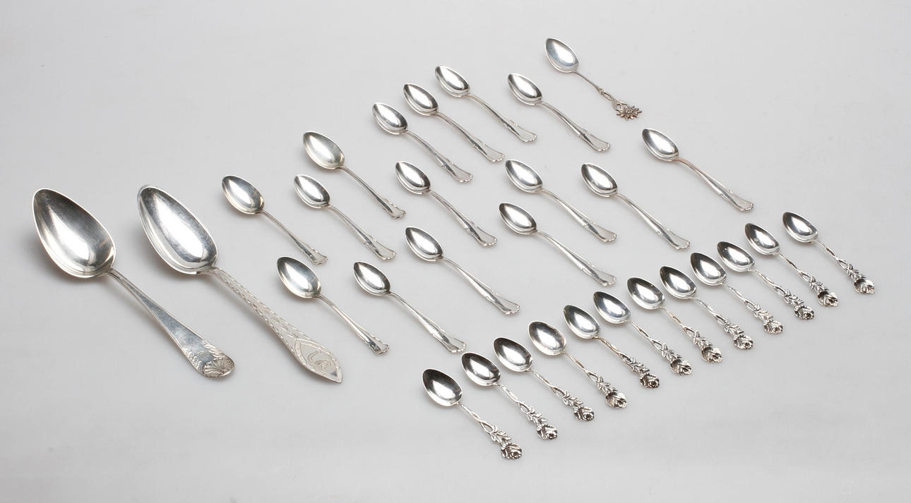 Silverföremål, bl.a. 1800-tal. vikt ca 396 gram.