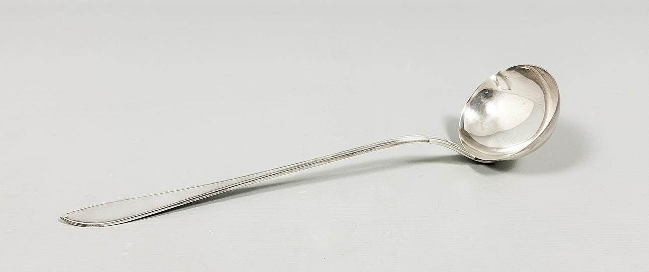 Una cuchara, antigua, plata, GAB, 1924.