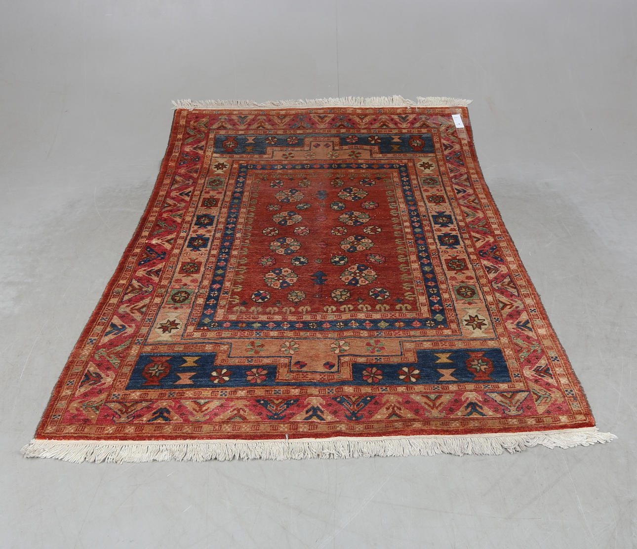 MATTA, orientalisk, ca 206x148 cm.