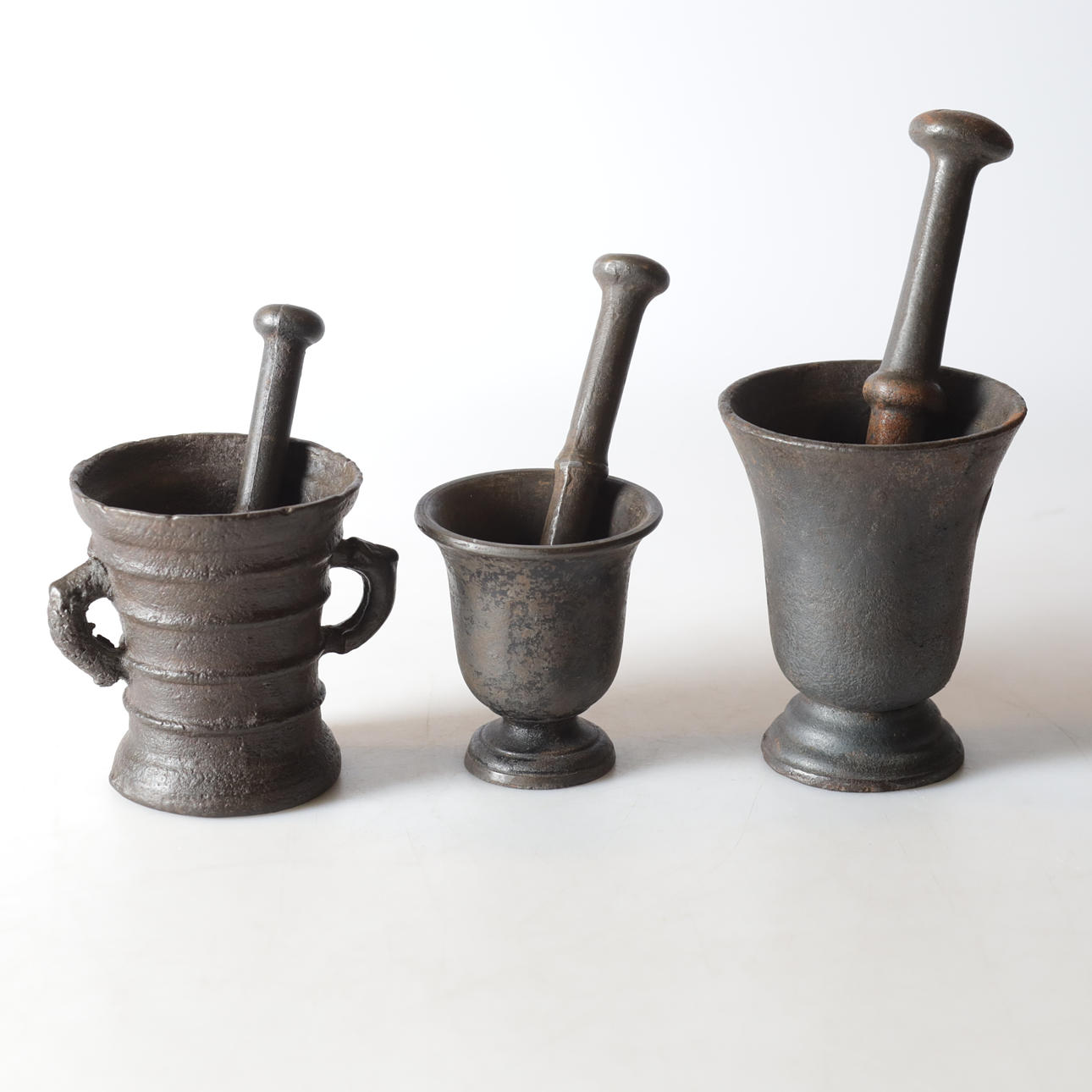 MØRTEL, 3 stk. Støbejern, 17./19. århundrede.