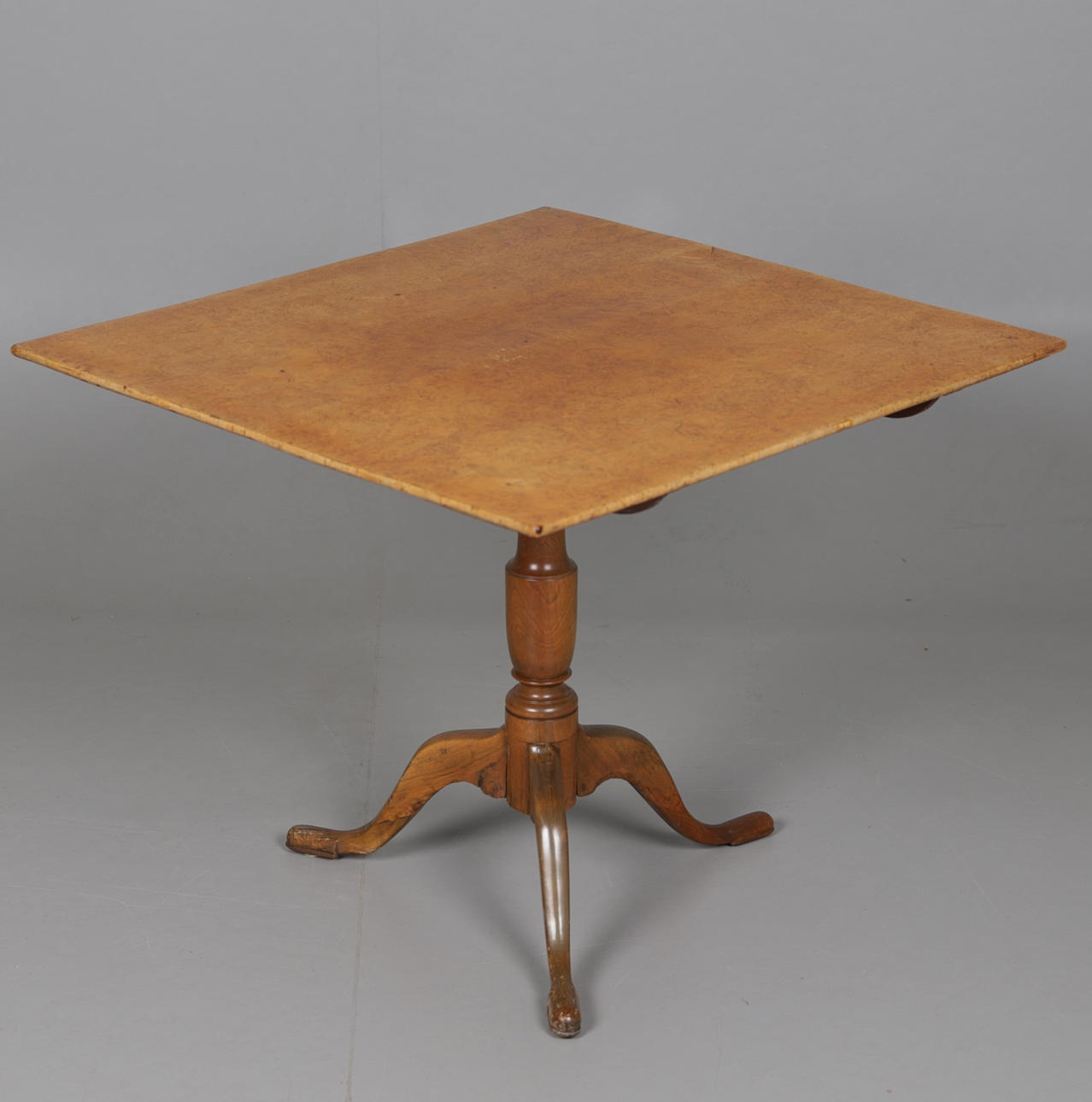 FOLDING TABLE, ALROOT VENEER. 19th century.