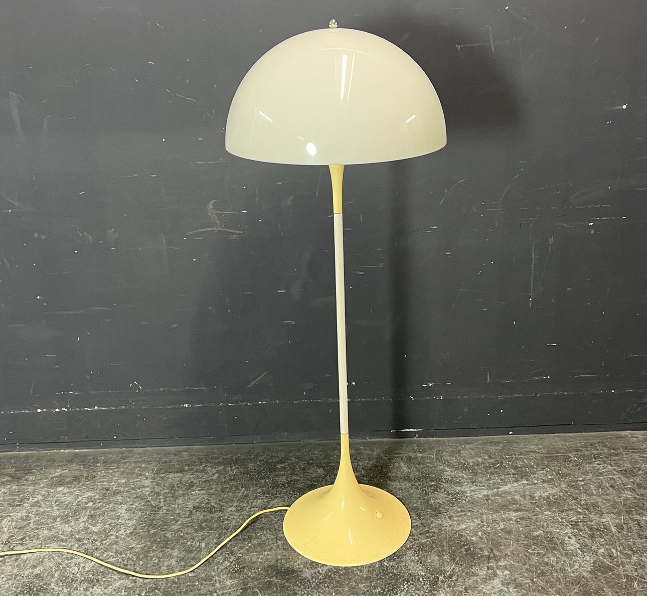 VERNER PANTON. Panthella gulvlampe.