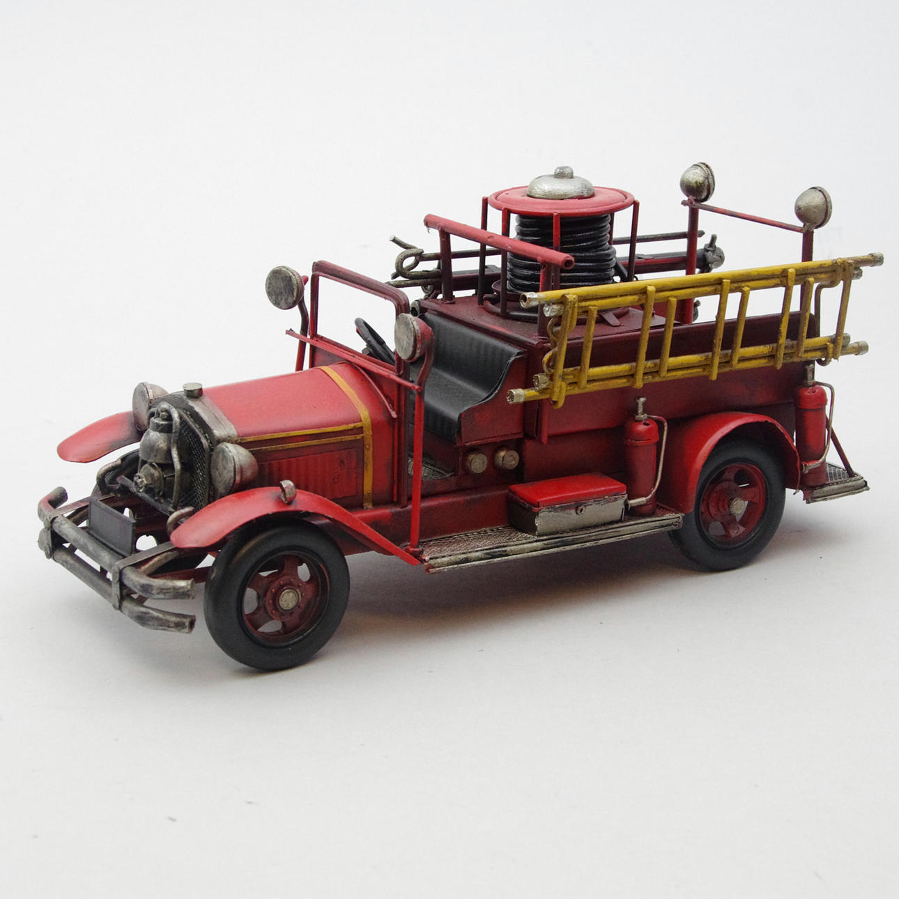 SKULPTUR, brandbil, målad metall, samtida.