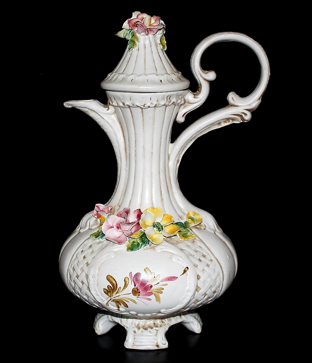 KANNA, porslin, " rokokostil " Bassano, Italien.