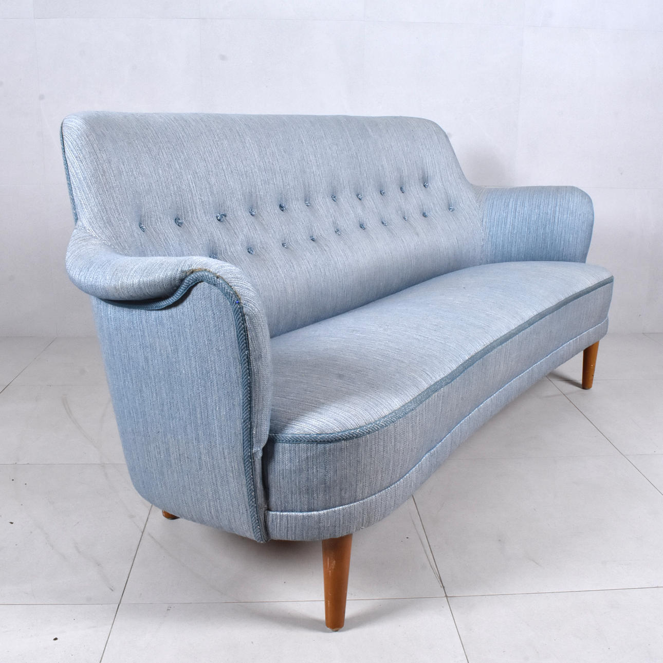 Un sofá, «Samsas» Carl Malmsten.