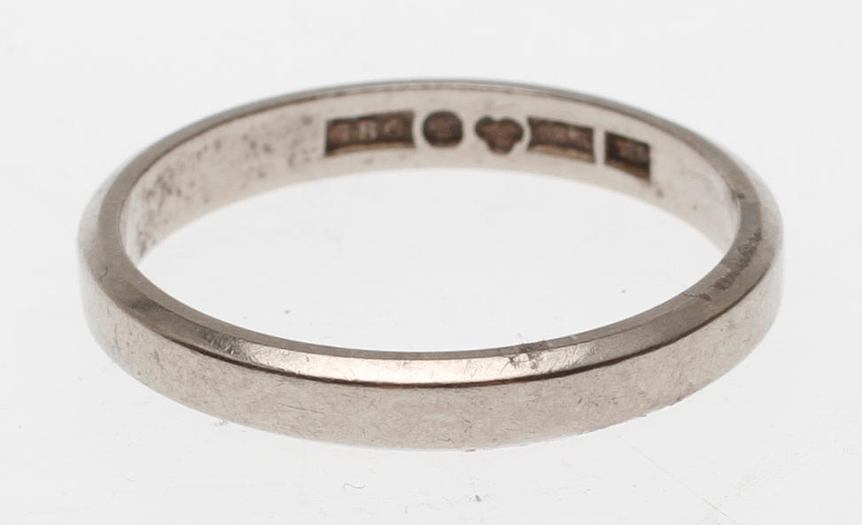RING, 18k vitguld, vikt ca 4,4 gram.