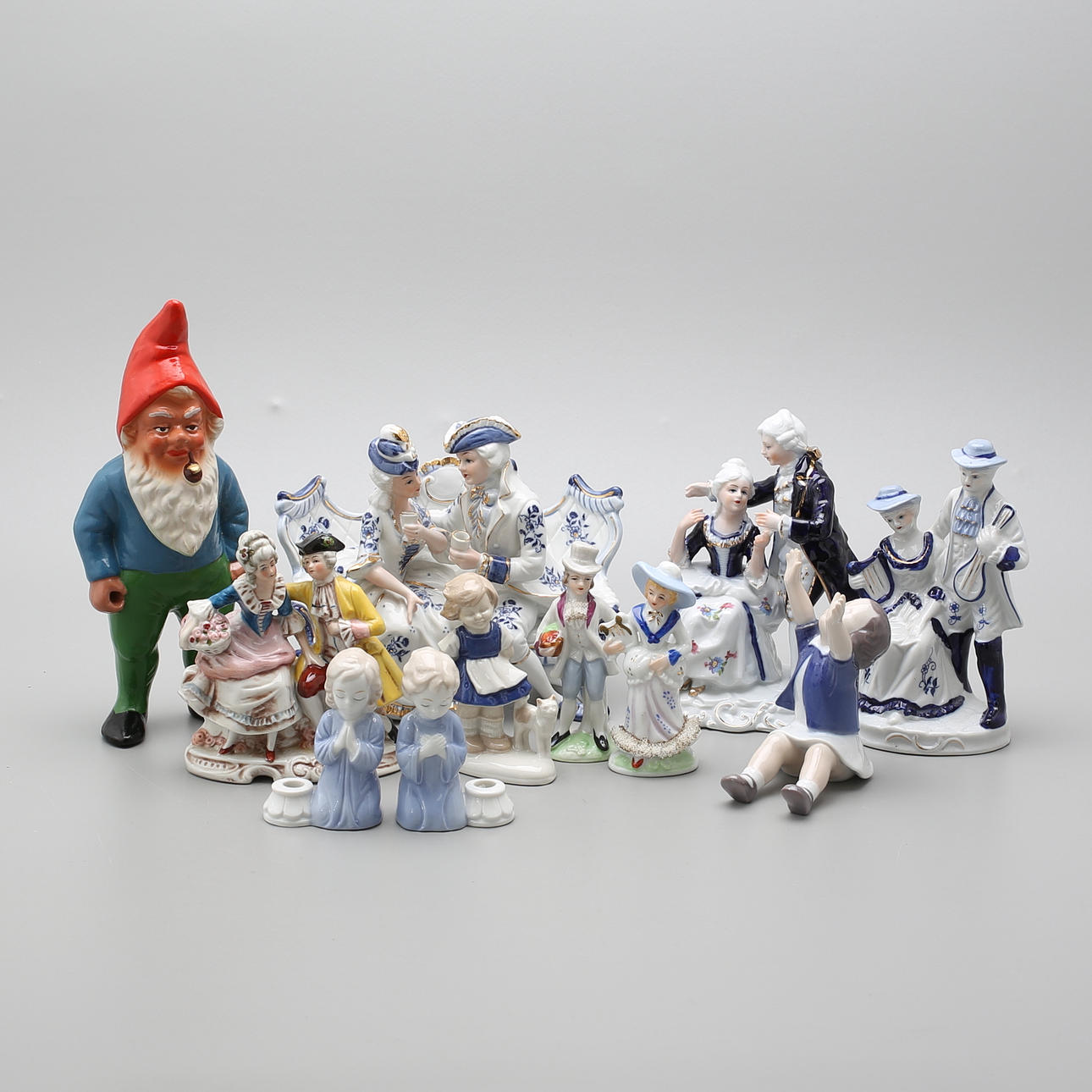 FIGURINER, 11 delar, mestadels porslin, bl.a Bing & Gröndahl.