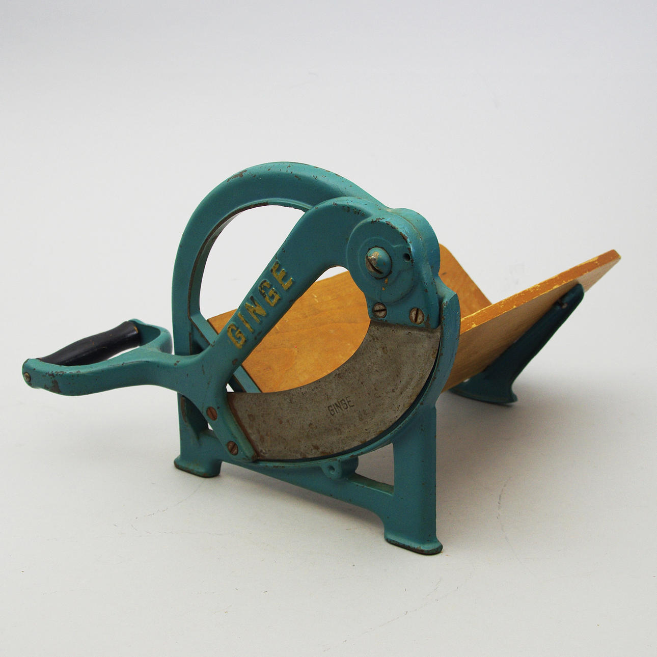 BRÖDSKÄRARE, Ginge.