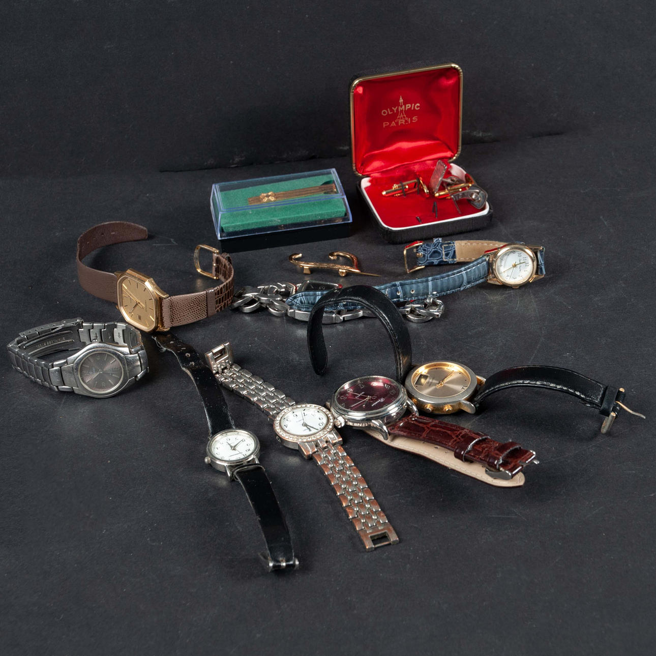 ARMBÅNDSURE OG MANCHETKNAPPER.