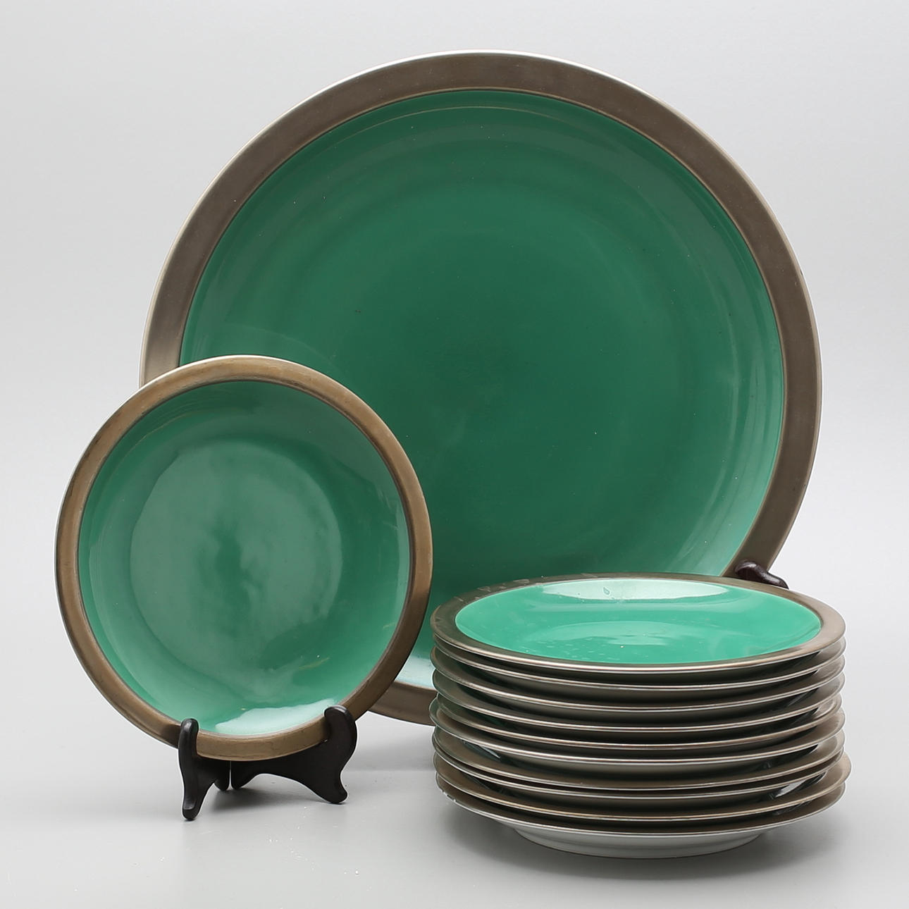 EDWARD HALD. ASSIETTER samt FAT, 12 delar, porslin, Karlskrona.