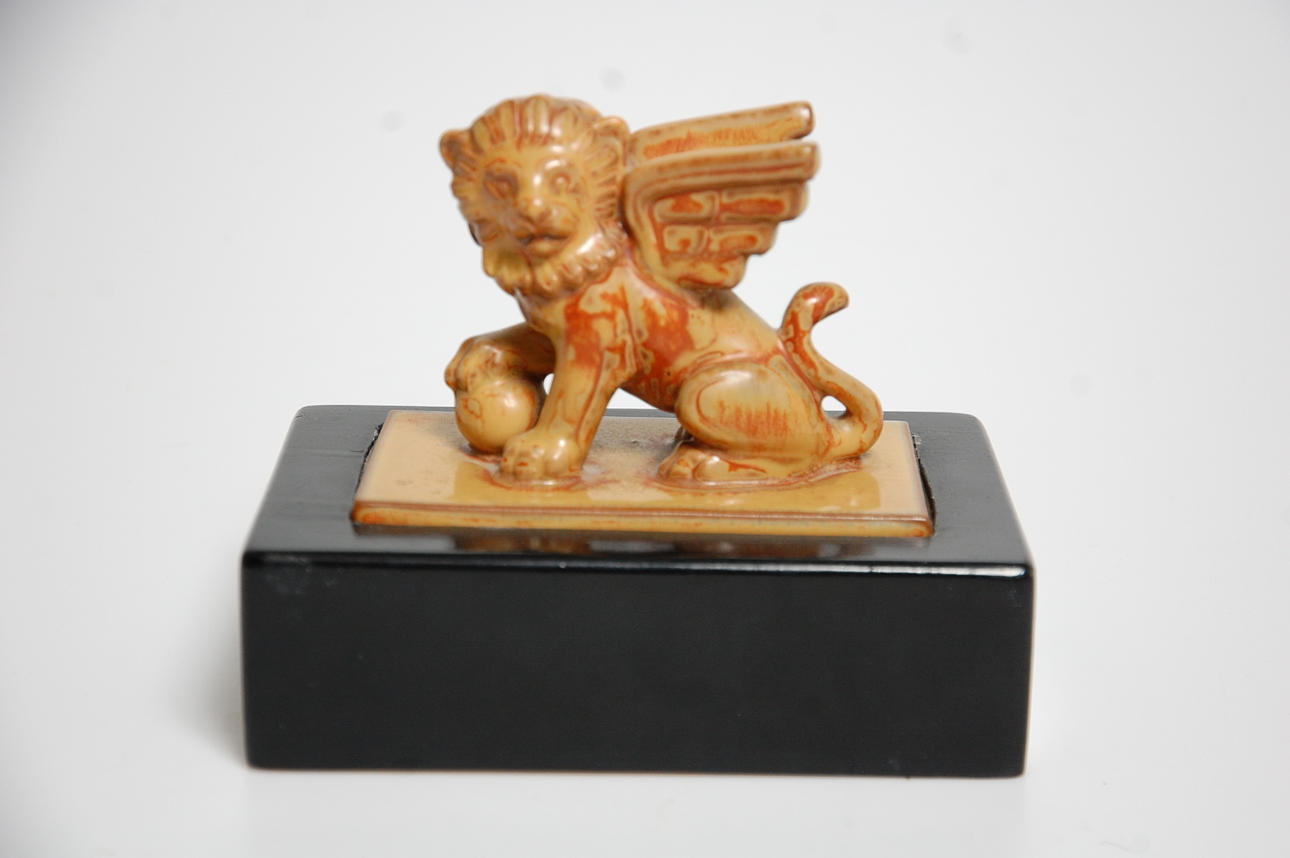 SKULPTUR, möjligen Gunnar Nylund , osignerad, märkt Rörstrand.