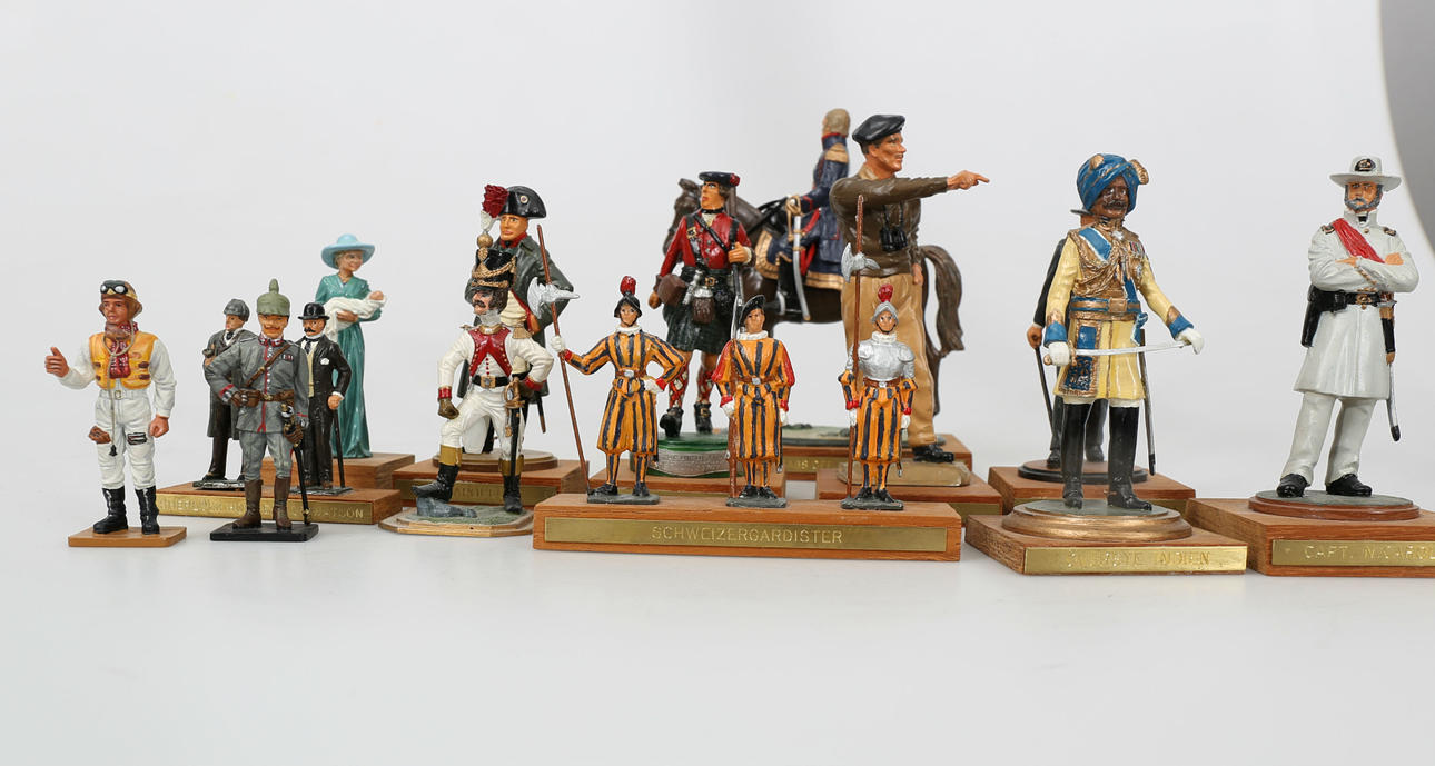 TENNSOLDATER, målade, 13 enheter, 1900-talets andra hälft.