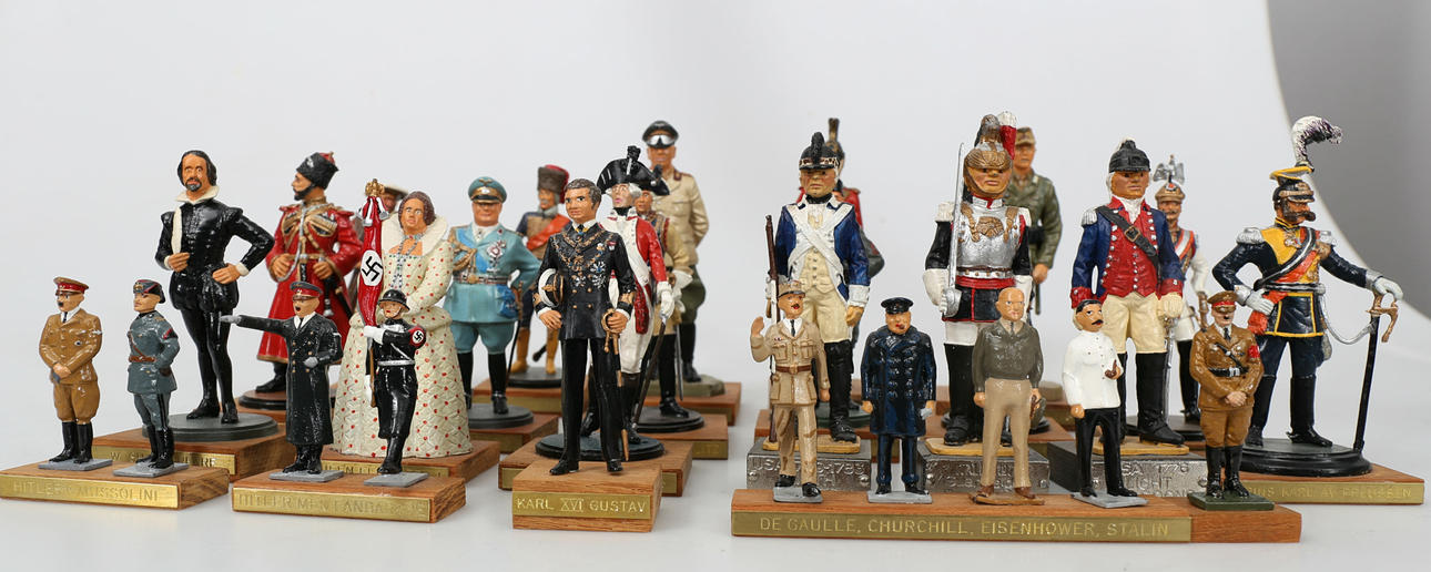 TENNSOLDATER, målade, 23 enheter, 1900-talets andra hälft.