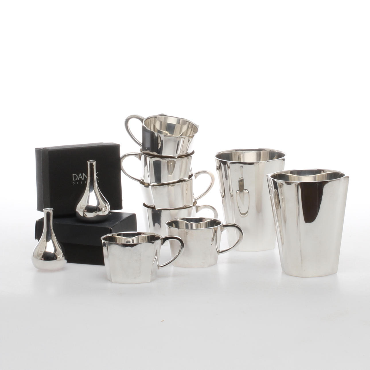 VASER 4 st, Jens Harald Quistgaard IHQ Dansk Designs samt BÄGARE 2 st PUNCHKOPPAR 6 st, nysilver, 1900-tal.
