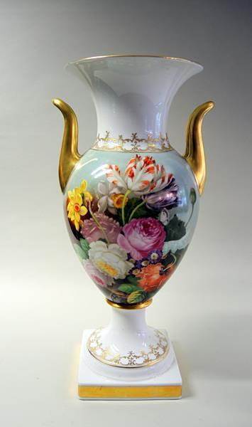 AMFOROR VAS MED BUKETT BLOMMOR.