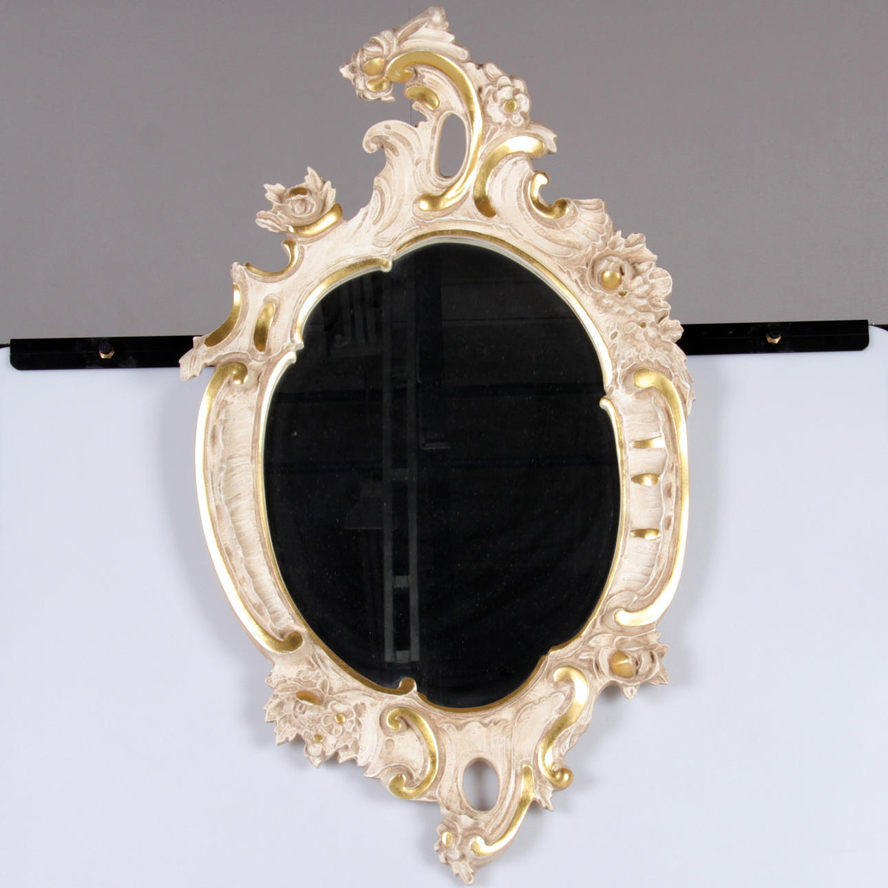 SPEGEL, rokokostil, delvis förgylld, 1900-talets andra hälft.