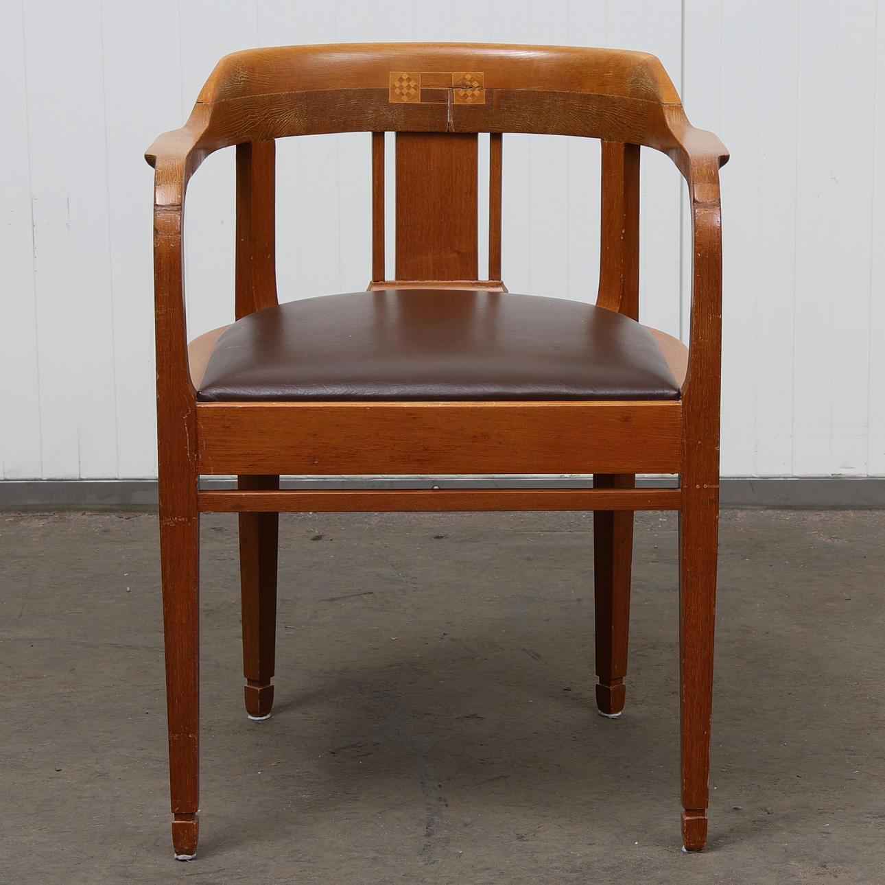 UN SILLÓN ART NOUVEAU.