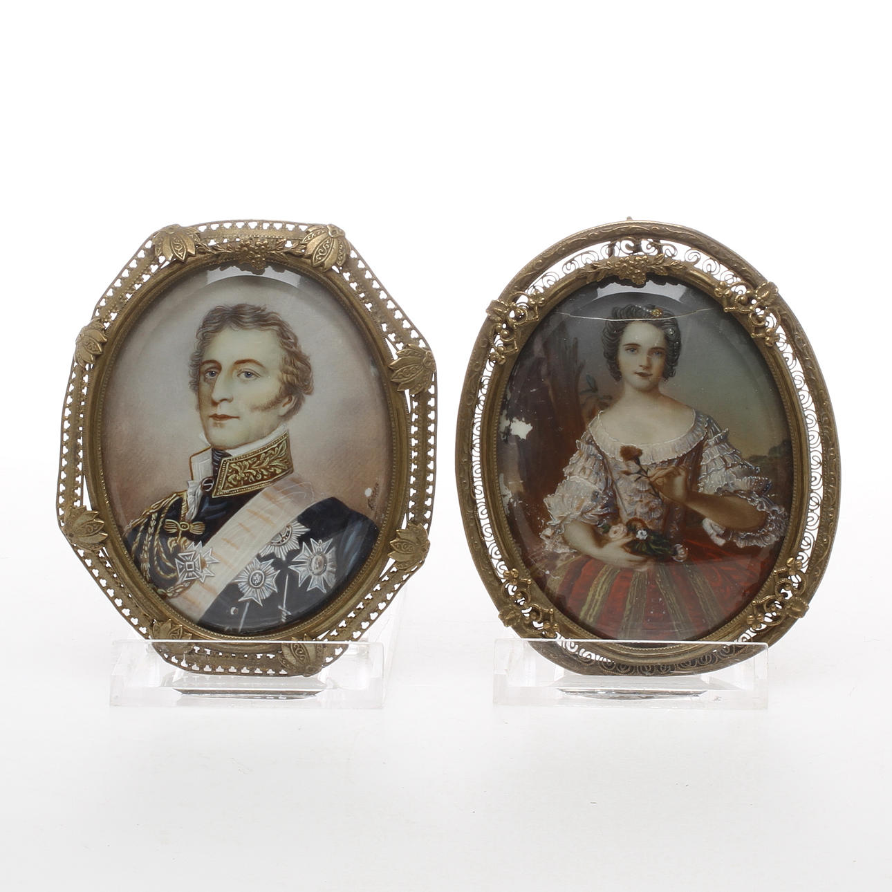 MINIATYRTAVLOR, 2 st, porträtt av man och kvinna,1900-tal.