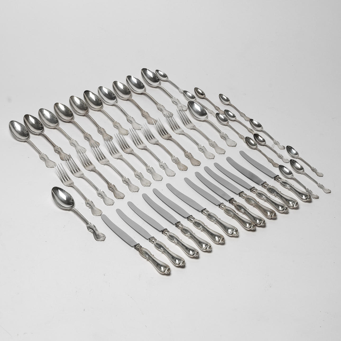 CUBIERTOS, 47 piezas, plata, «Olga», GAB.