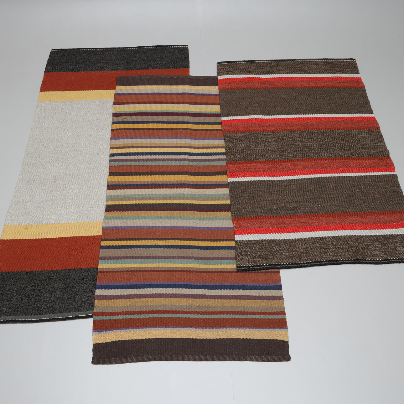 MATTOR, 3 st, vävda ullmattor.