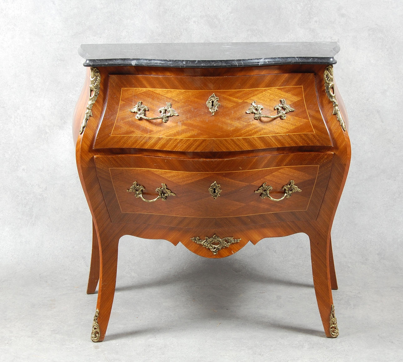 BYRÅ, med stenskiva, rokoko stil, 1900-tal.