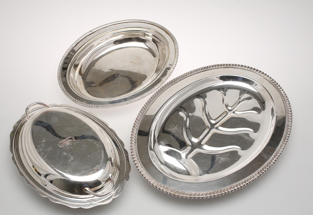 UPPLÄGGNINGSFAT, 2 st och KAROTT MED LOCK, Sheffield.