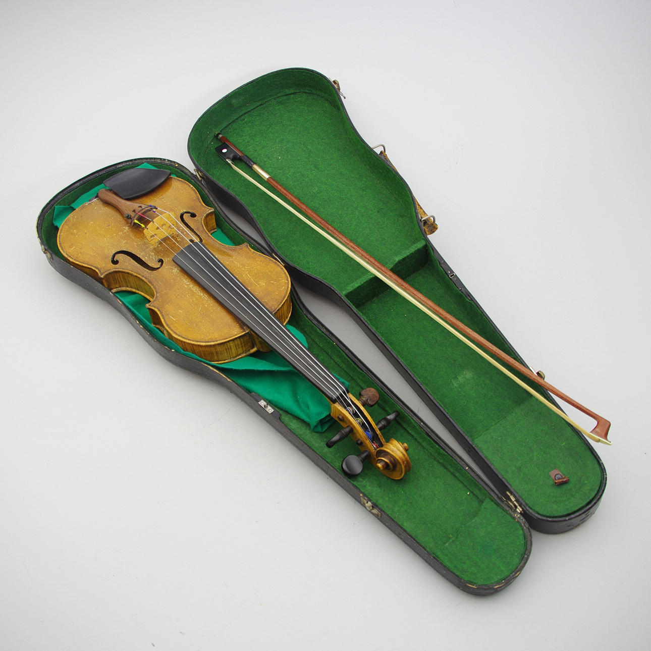 FIOL MED STRÅKE OCH VÄSKA, märkt Ganurius Gaglianus.