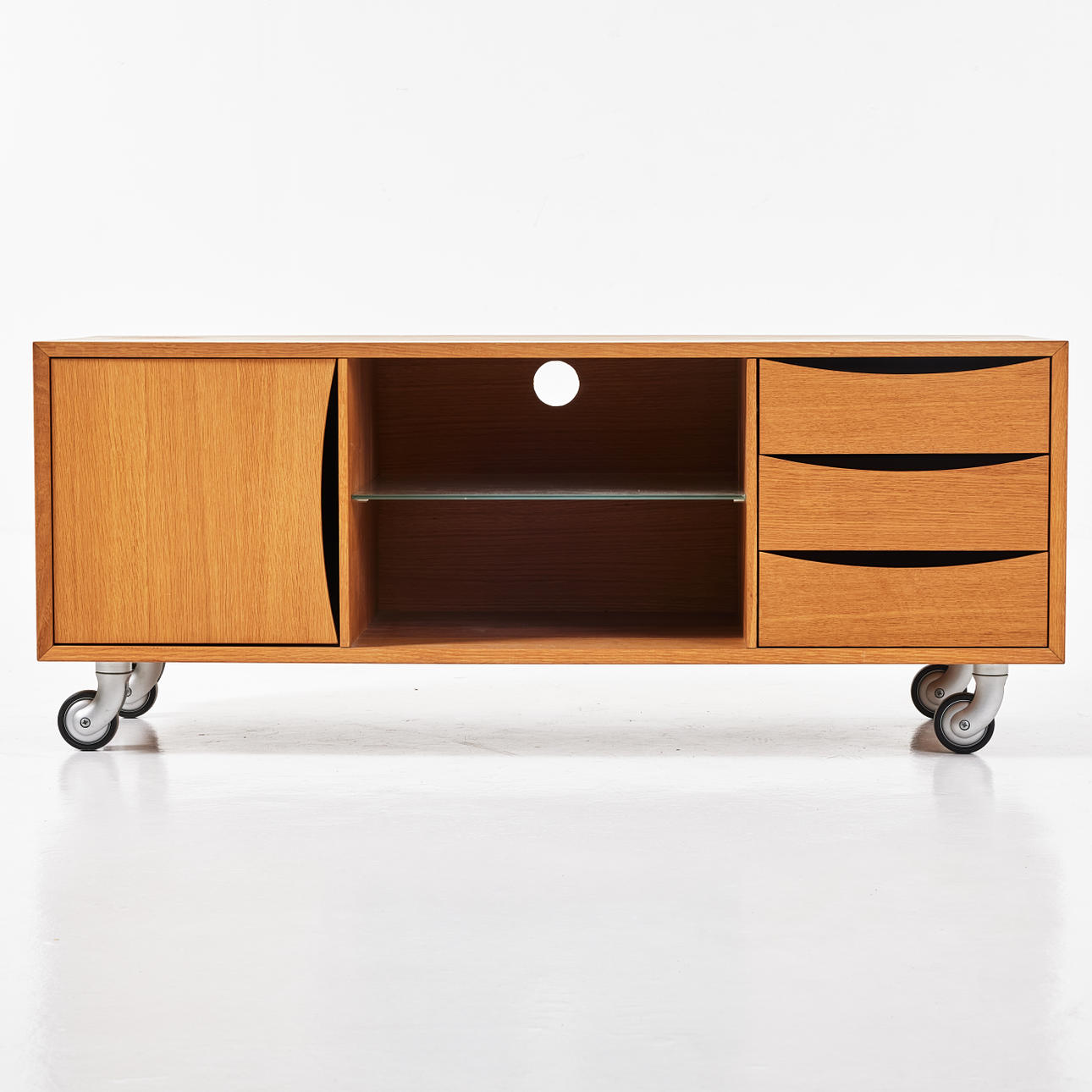 Skænk, moderne, eg, på hjul.