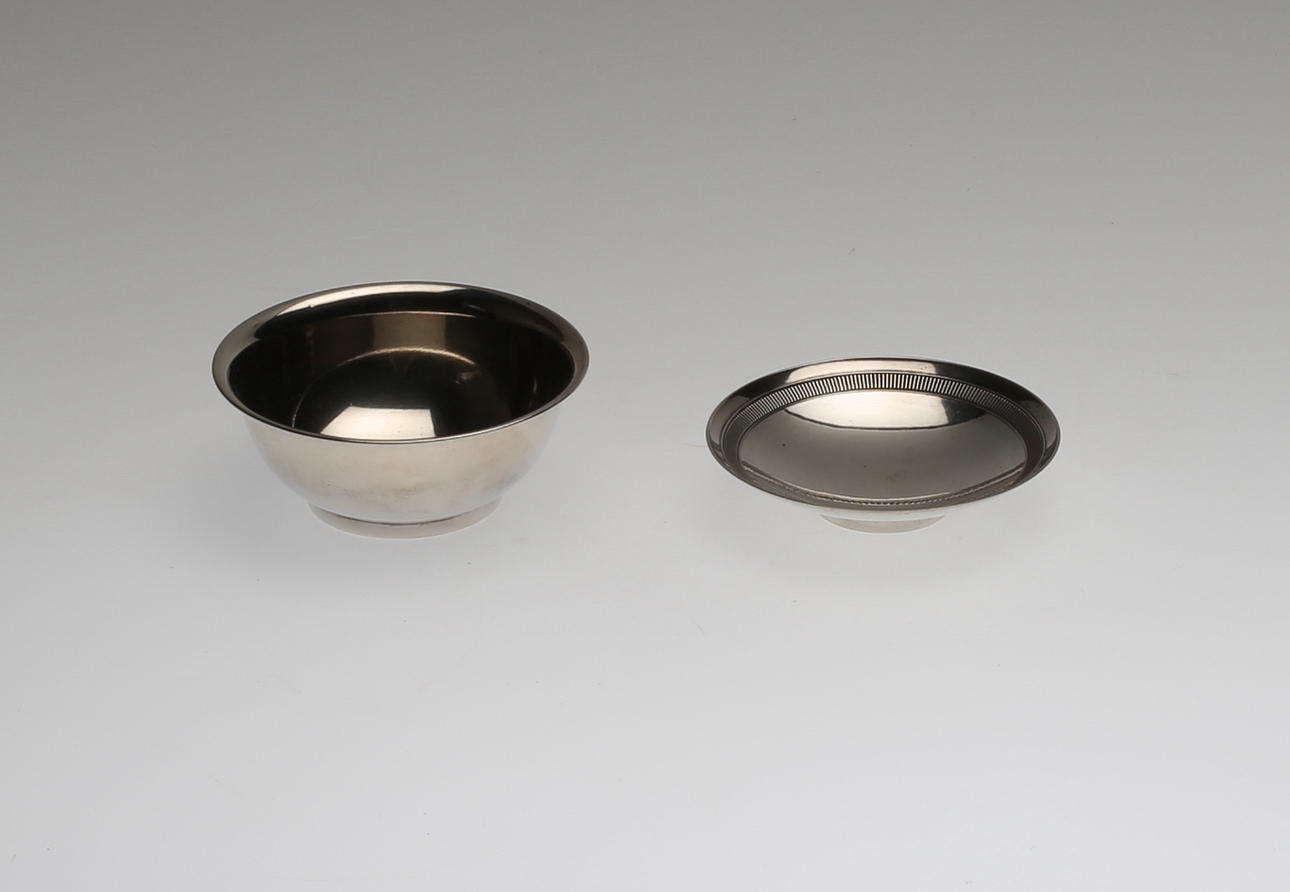 SKÅL samt FAT, silver, vikt ca 139 gram.