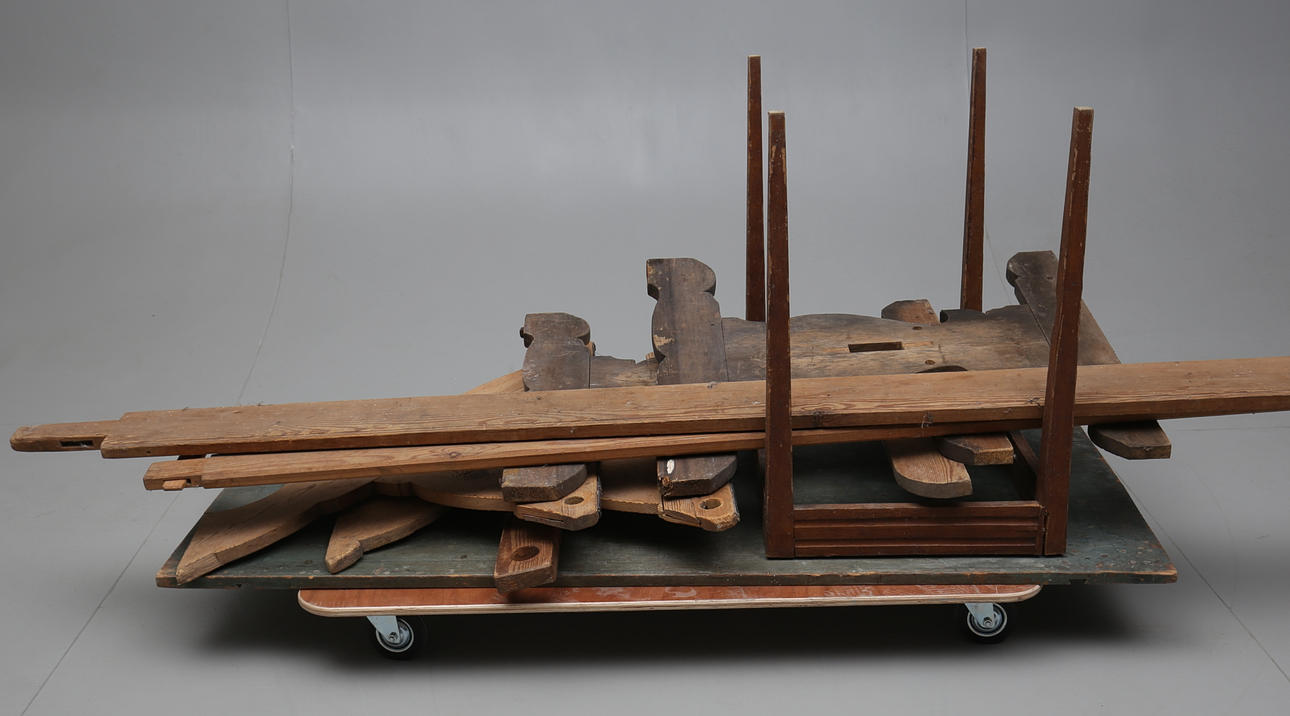 MÖBELDELAR, till bland annat bockbord, 1700-1800-tal.