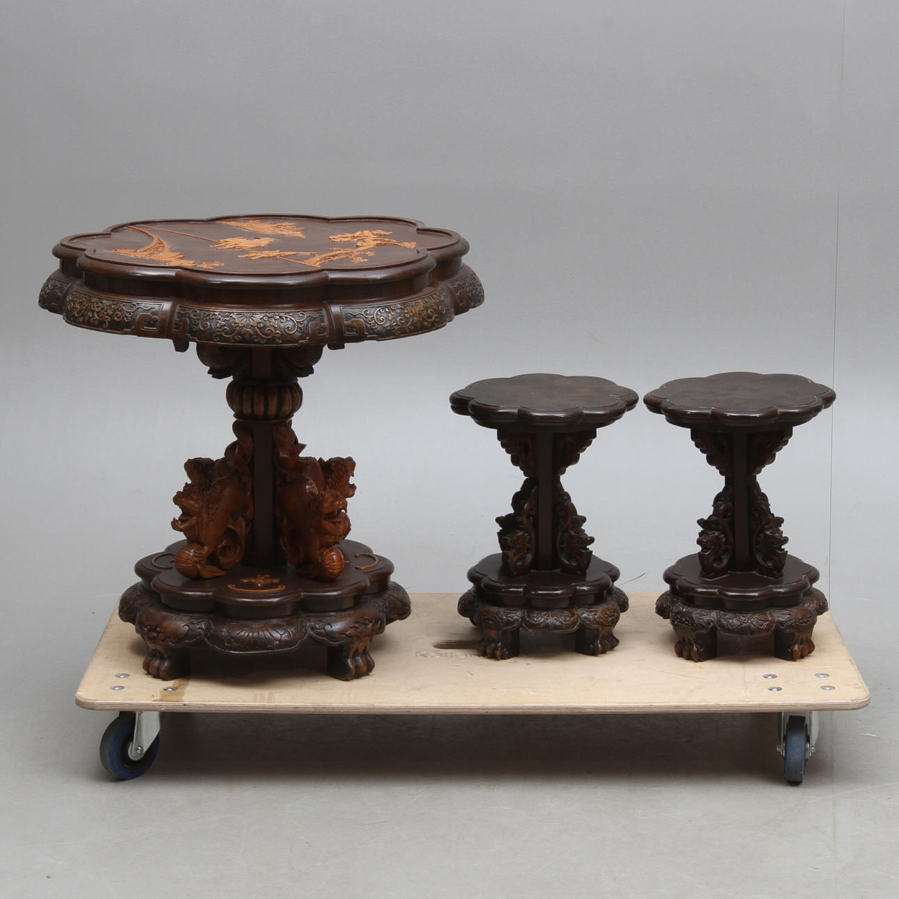 BORD, PALLAR, 2 st, trä, Kina, 1900-tal.