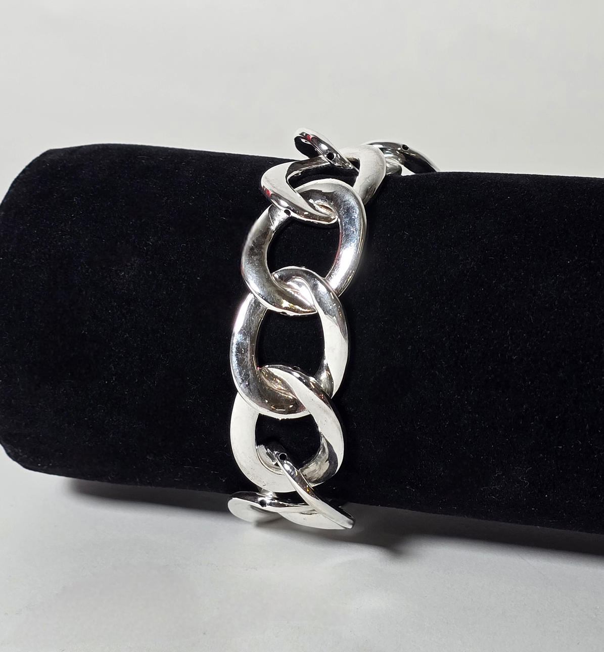 PULSERA EN PLATA CON CIERRE DE REASA.