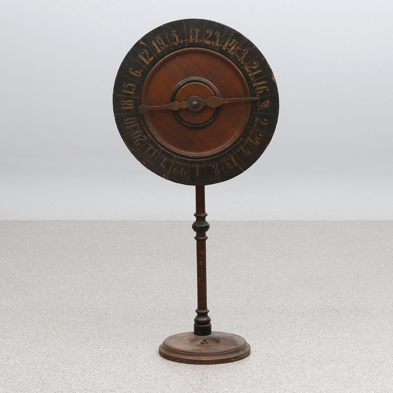 TOMBOLA-RAD. Holz 18./20. Jahrhundert.