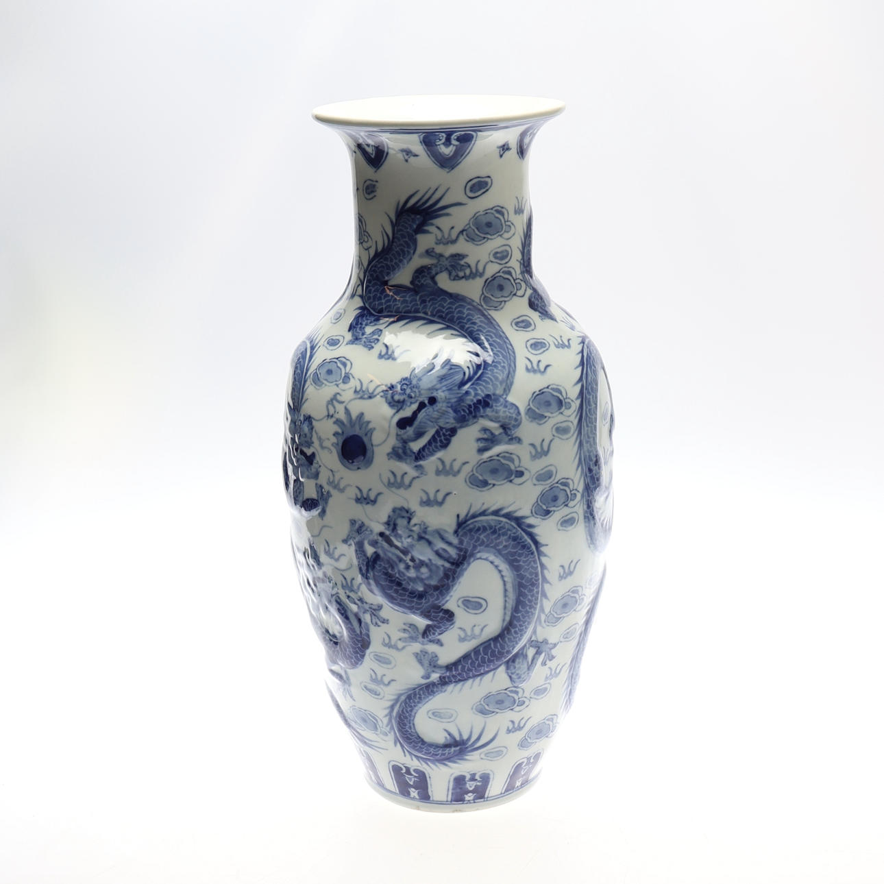 VASE. China.