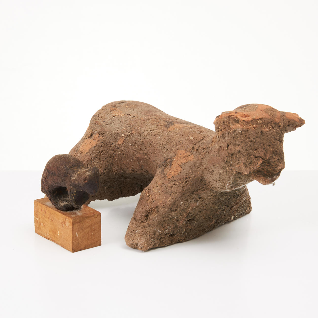 EVERT LINDFORS. Animals, two sculptures, earthenware and stone mass.