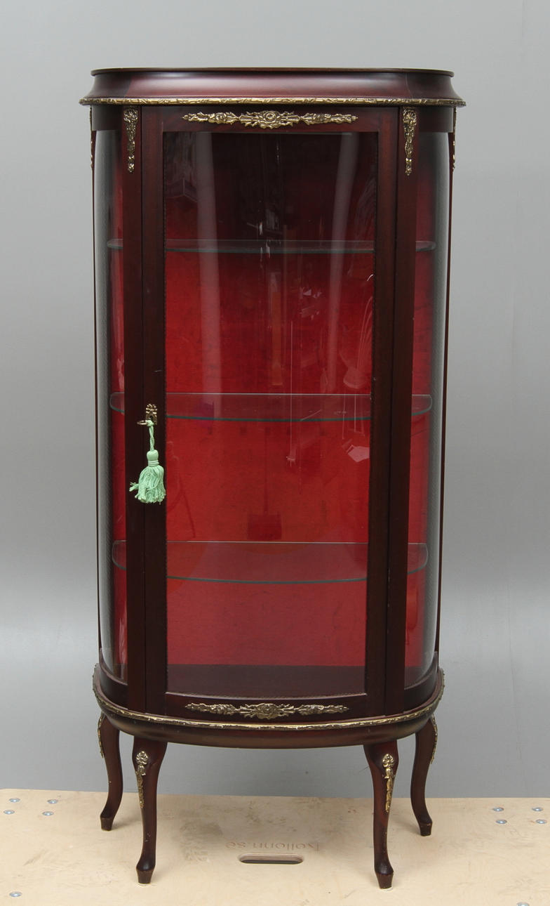 VITRINSKÅP, rokokostil, 1900-tal.