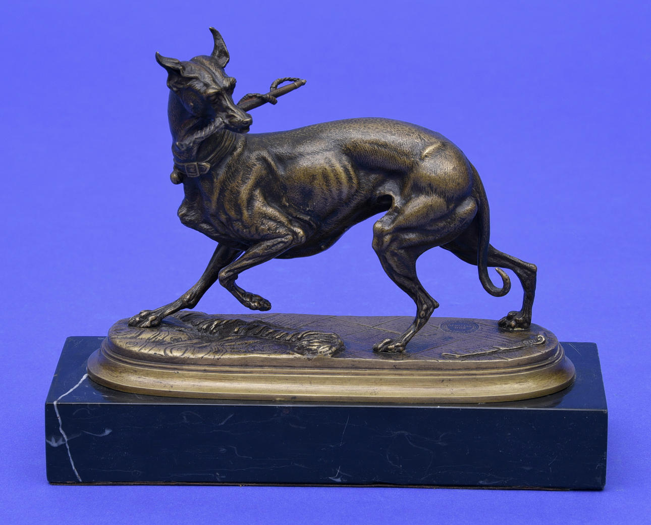 DELABRIERRE, EDUARD PAUL (1829 PARIS - 1912 EBENDA). "Hund mit Reitgerte im Maul".