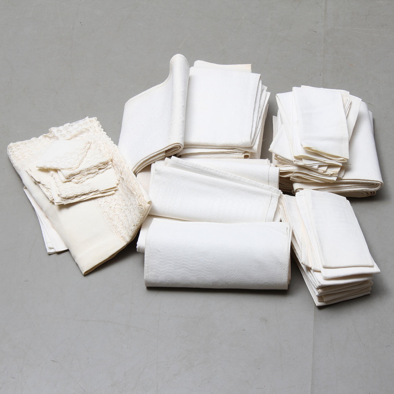 PARTI TEXTILIER, mestadels linne.