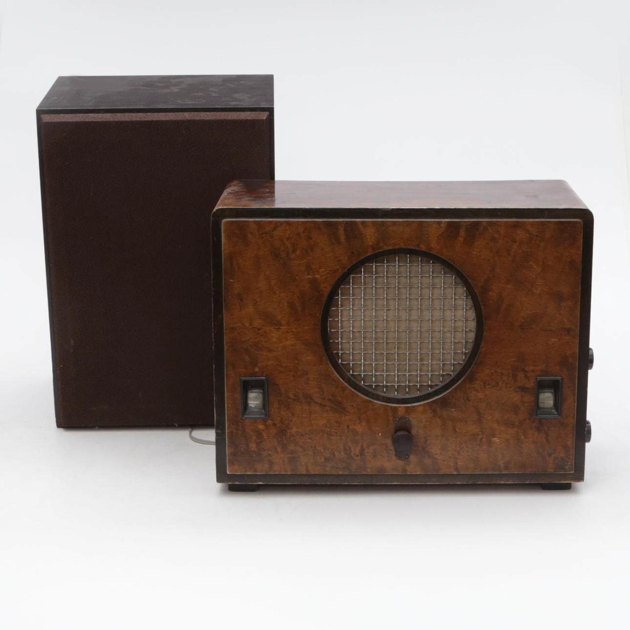 Radio ja kaiuttimet.