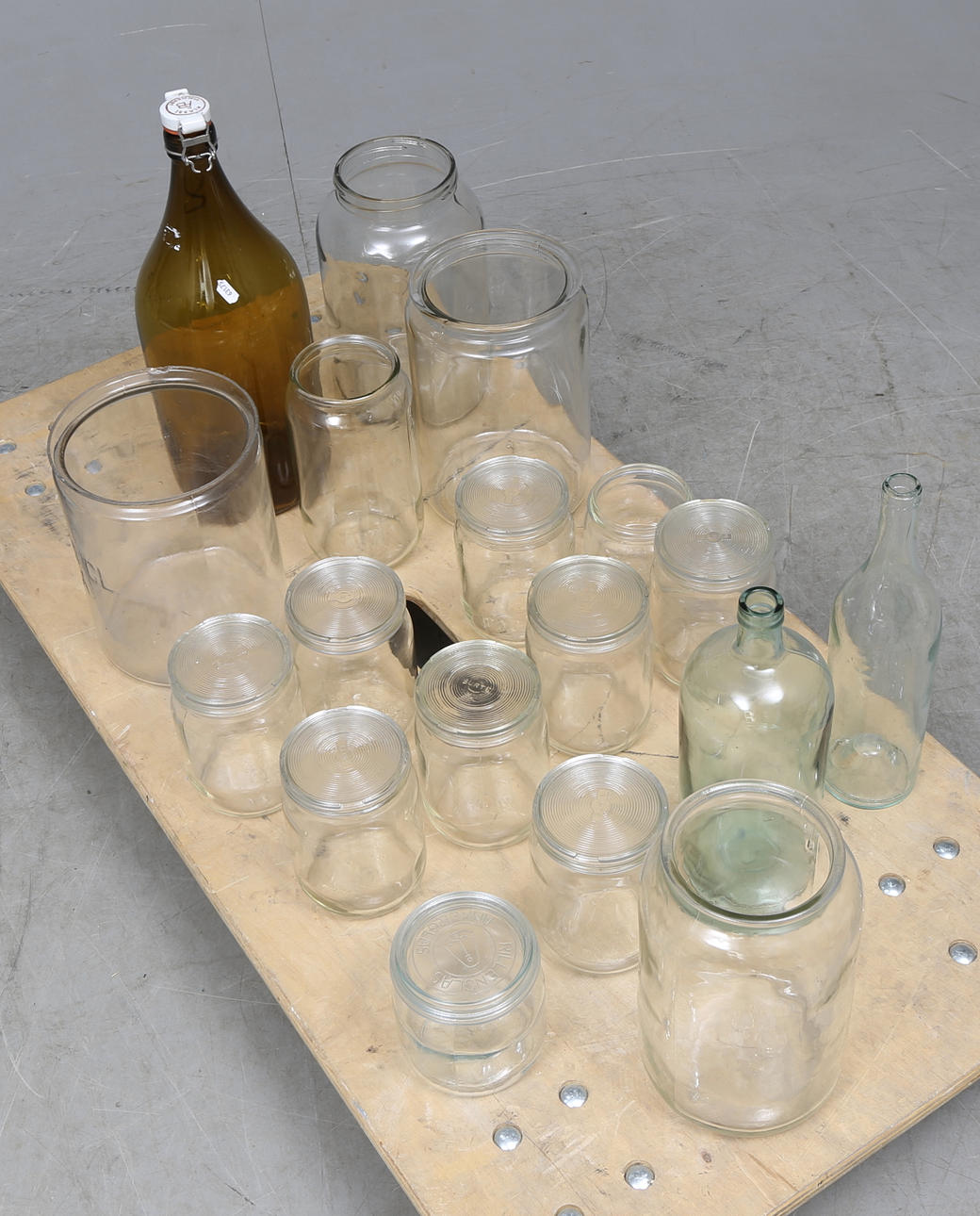 GLASBURKAR OCH FLASKOR, 18 st, 1900-tal.