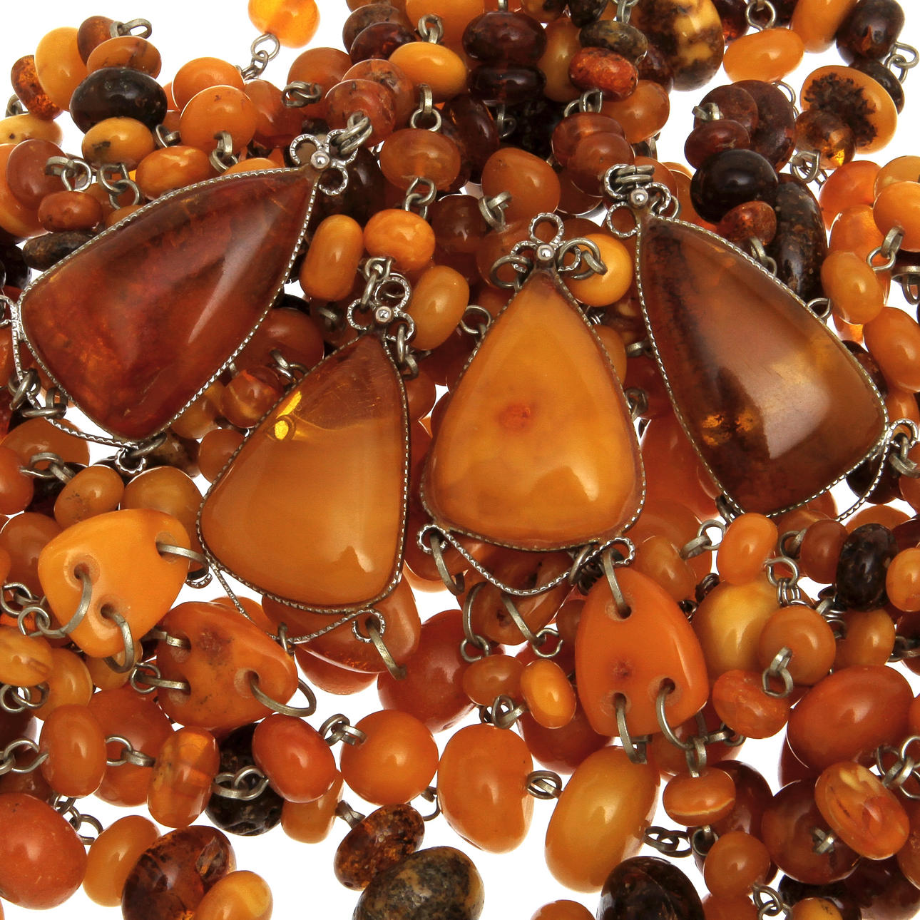 COLLIER, 2 st, bärnsten.