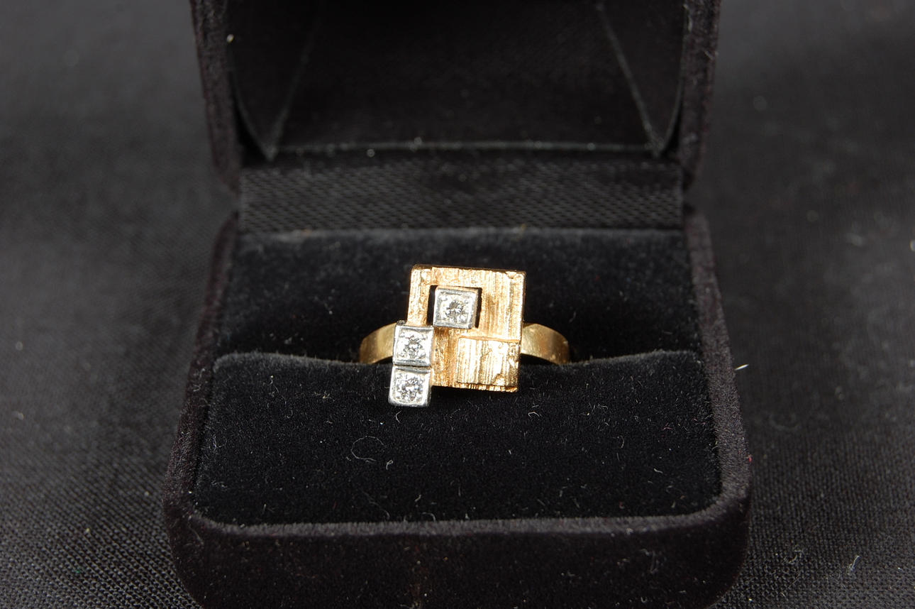 RING, Lapponia," Diamond city "18k guld, 3 st, briljanter 0,15 karat.