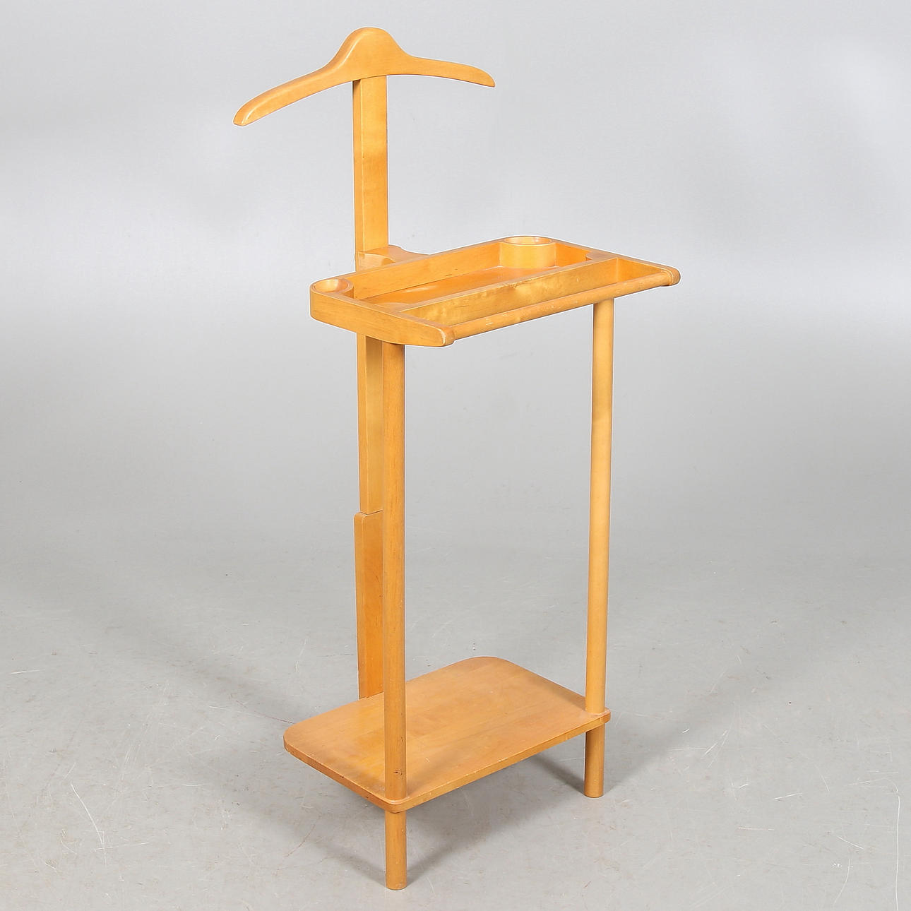 HERRBETJÄNT, "Threemen", Diö, 1900-talets andra hälft.