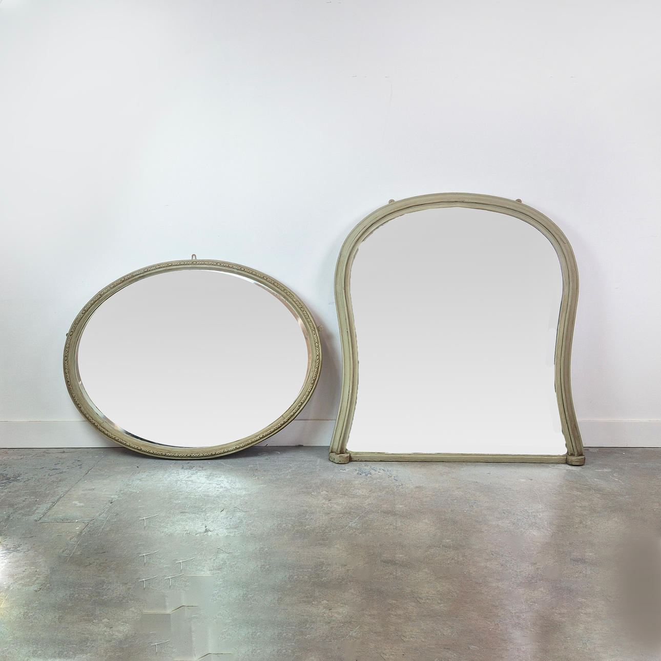 TVÅ ANTIKA SPEGLAR (2).